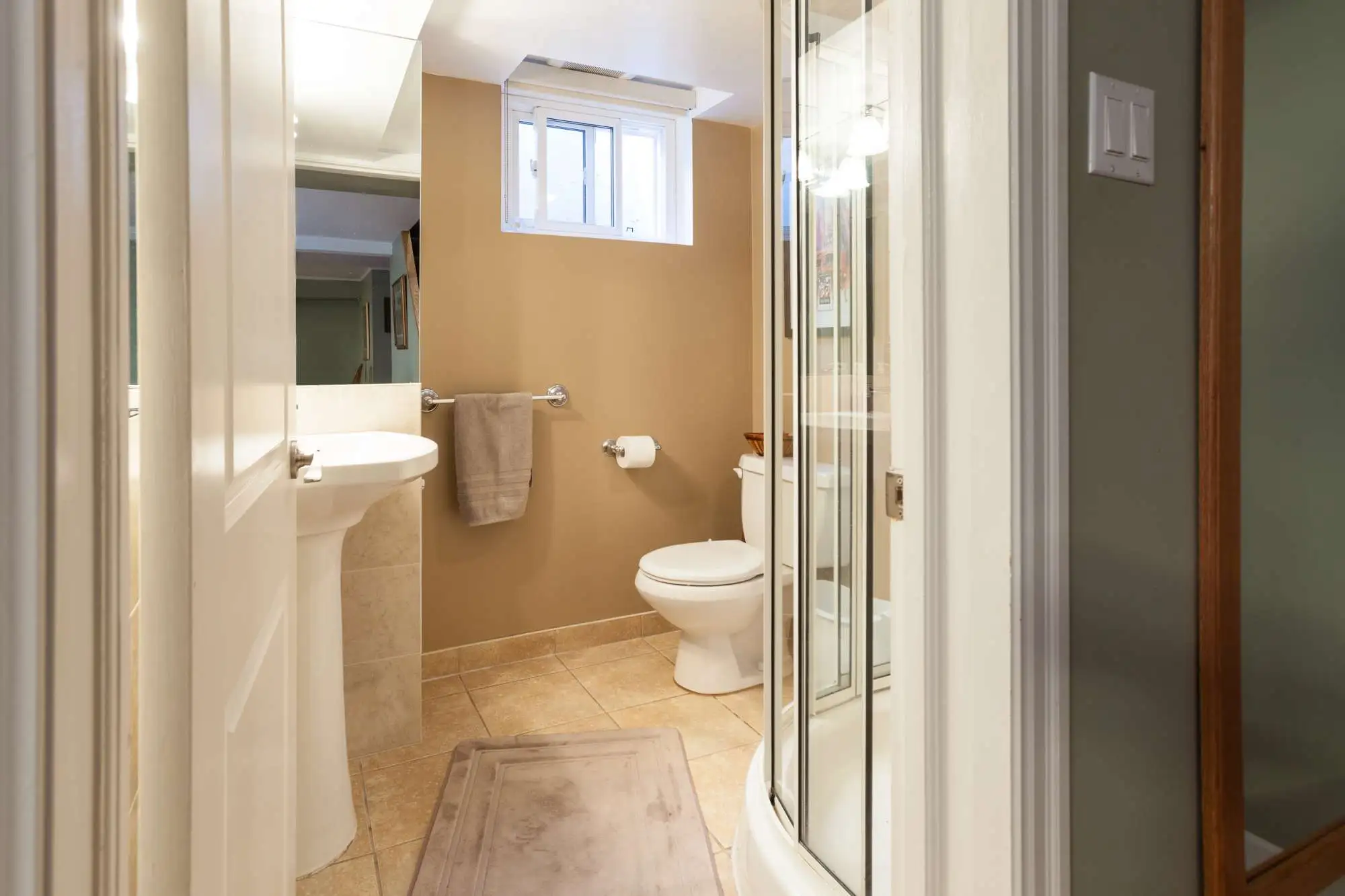 homestay-toronto-bathroom